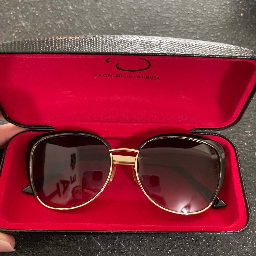Oscar De La Renta Sunglasses-Large